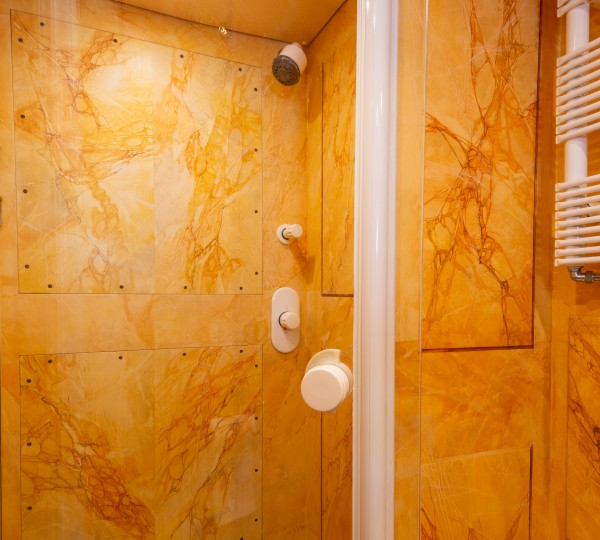 Master Cabin Heads 2 Shower