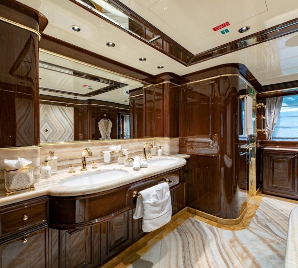 Master Ensuite Bathroom - Main Deck