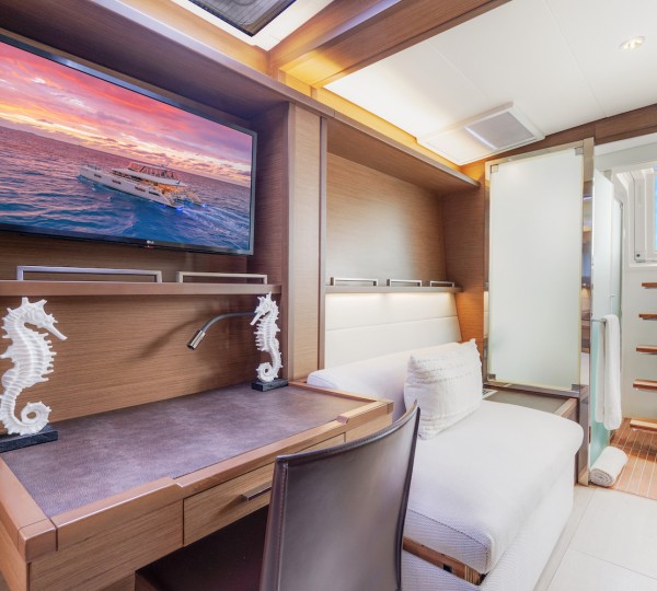 Master Guest Cabin Seating And Tv