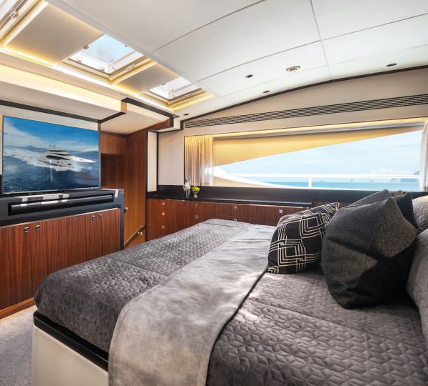 Master Stateroom - Bed