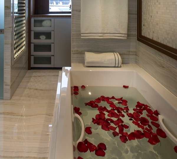 Master Suite Bath Tub