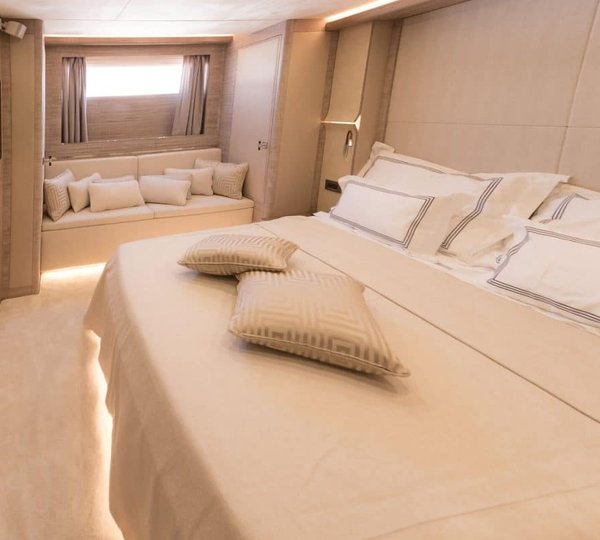 Master With Seating Area