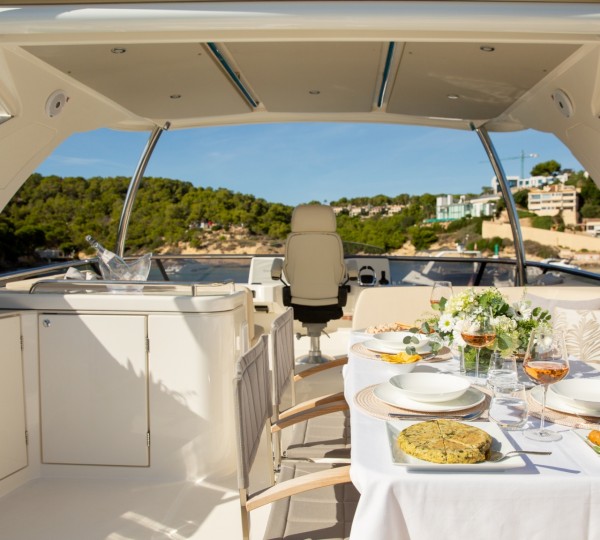 Sundeck alfresco dining