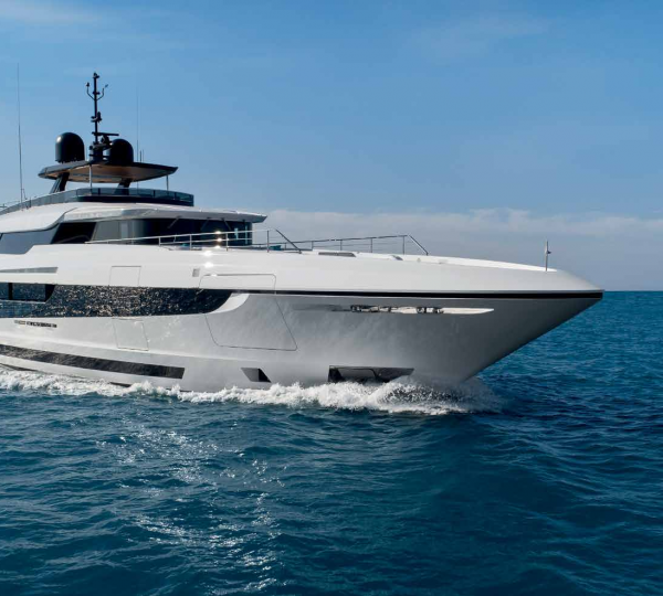 mangusta overmarine motor yacht