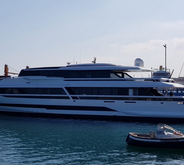 motor yacht L.A.U.L. at launch