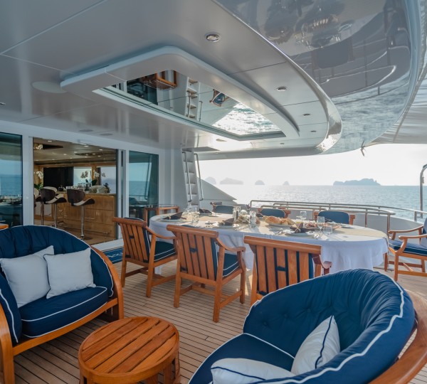 aft deck dining