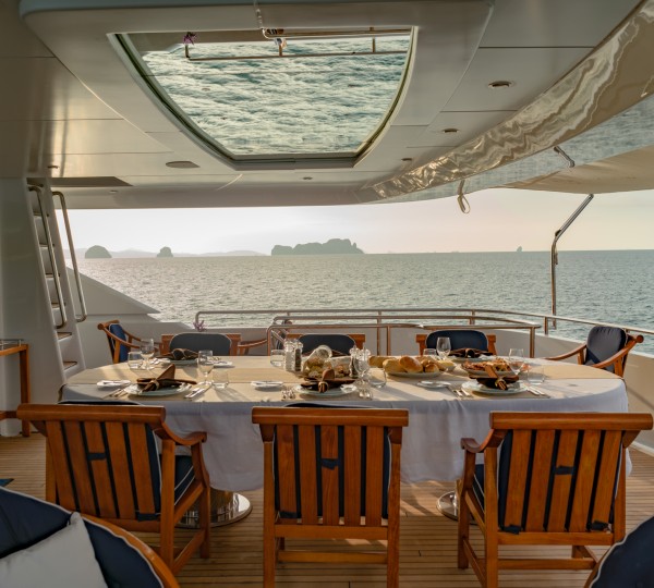 aft deck dining
