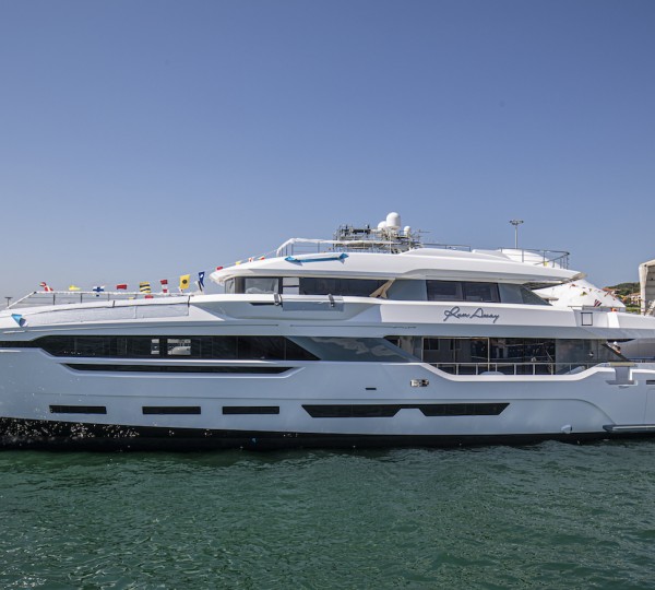 Motor Yacht RUN AWAY