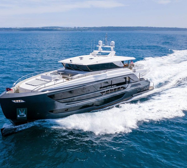 Motor Yacht UNTETHERED