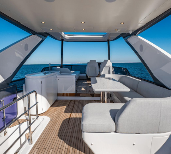 Opendeck Relaxation Area With Dining