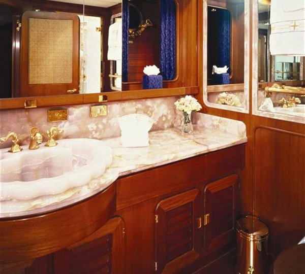 Perini_navi-andromeda_la_dea