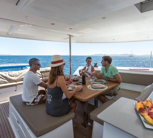 Fountaine Pajot Saba 50 Yacht TIZIANO sistership - Aft deck dining