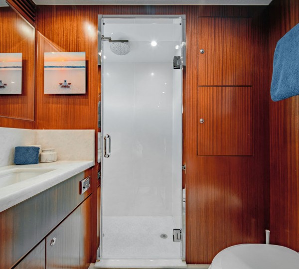 Queen Ensuite Shower
