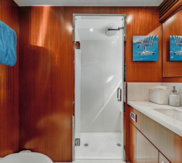 Queen Ensuite Vanity