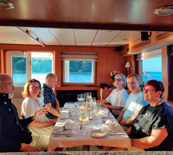 Relaxed Dining Experience