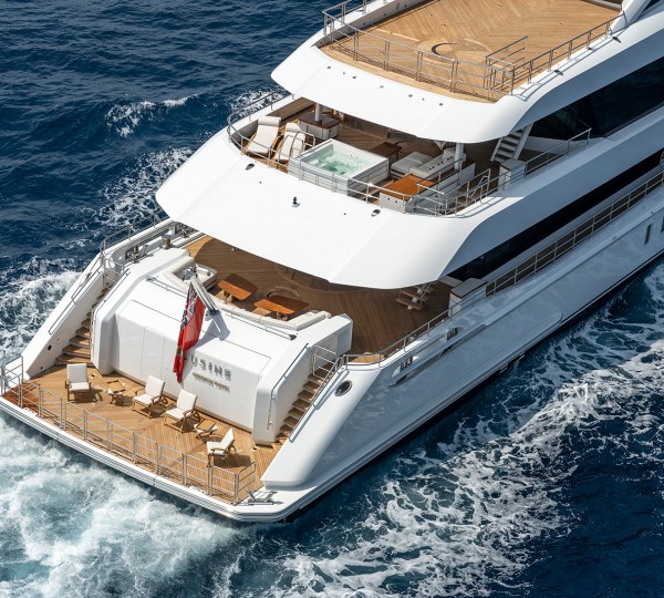 Running Close Up Of The Aft