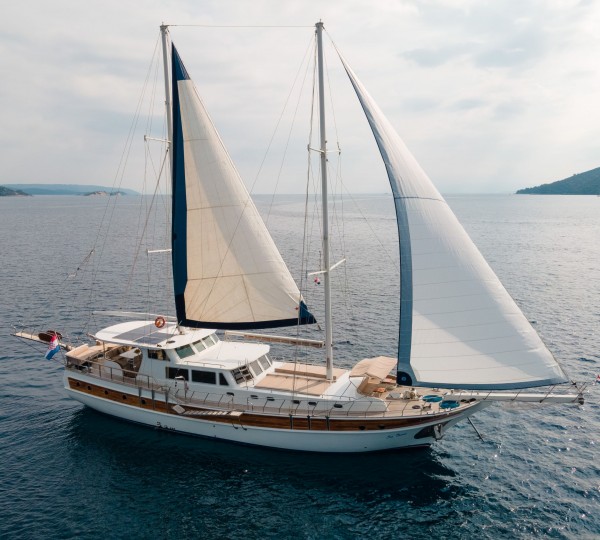 Sailing Yacht Sea Breeze