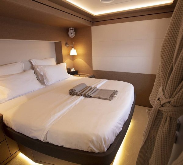 Guest double cabin amidships