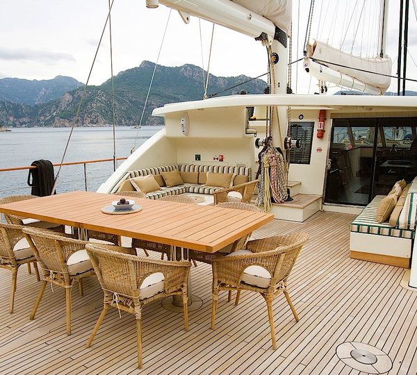 Sailing-nour Aft Deck
