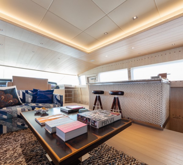 Saloom Seating And Bar