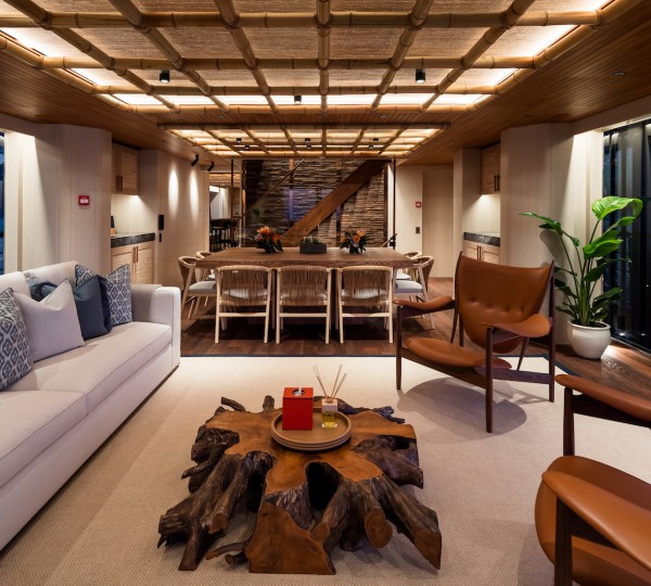 Saloon And Dining Area - Photo Jeff Brown