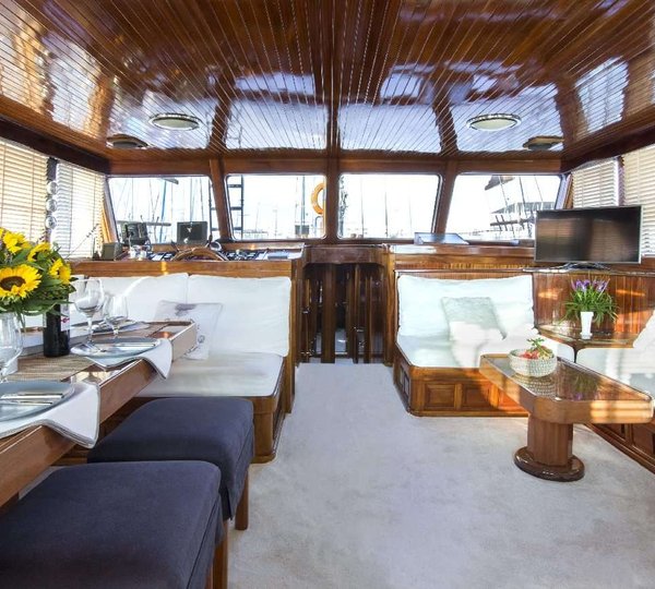 Saloon Seating And Dining