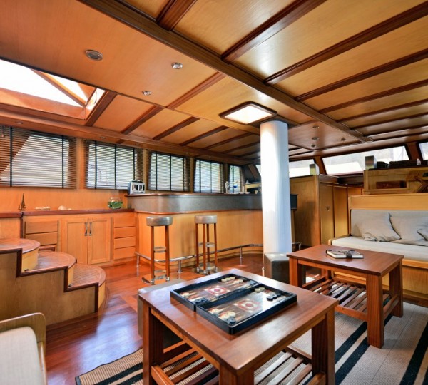 Saloon Seating And Tables