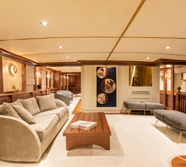 Saloon Seating With TV