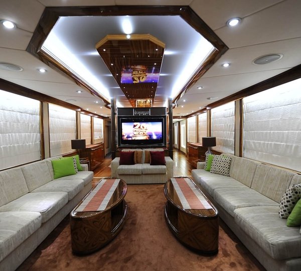 Saloon With Plenty Of Seating