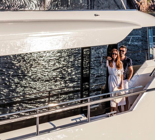 Side Deck - Sistership