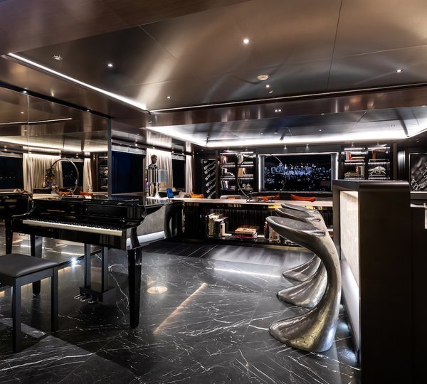 Skylounge With Piano And Bar