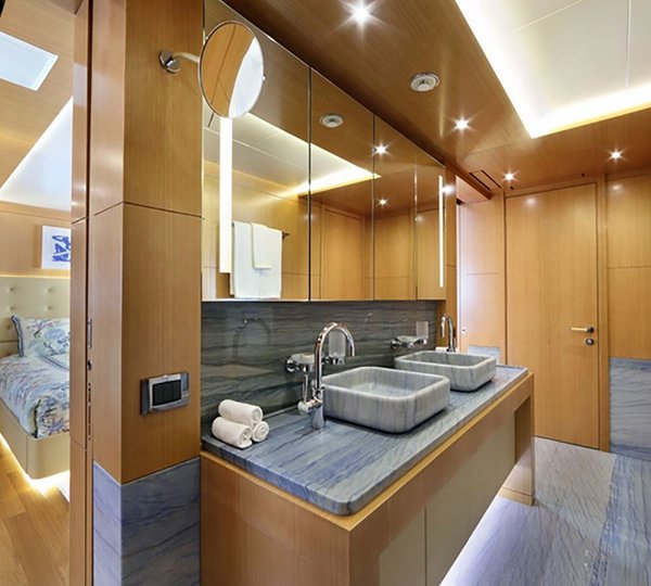 Spacious Bathroom ZAZOU