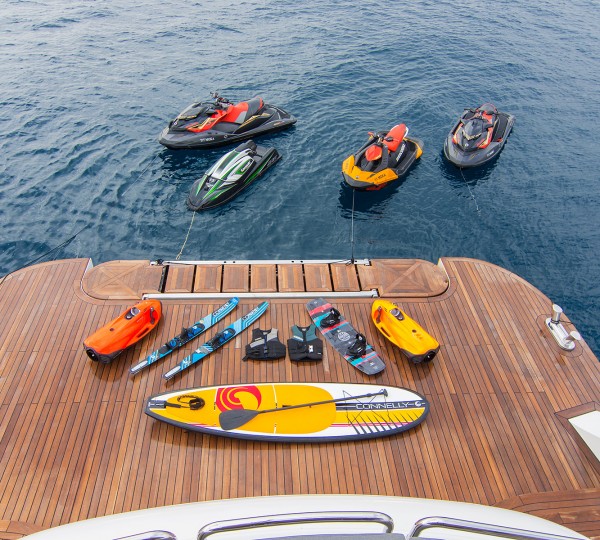 Stern With Water Toys