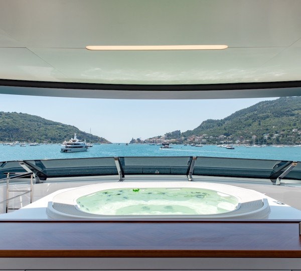 Sun Deck - Jacuzzi