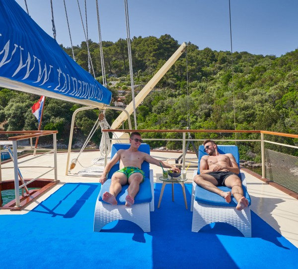 Sun Deck - Relaxing With Drinks