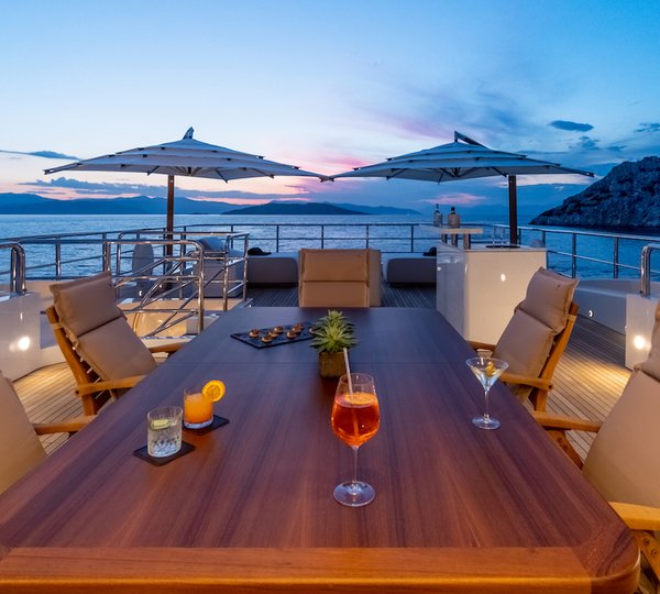 Sun Deck Dining Table