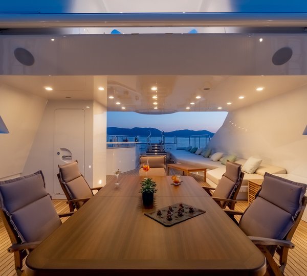 Sun Deck Dining Table