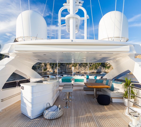 Sun Deck With Bar And Jacuzzi