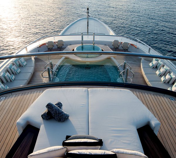 Sunabthing Areas And Jacuzzi With A Pool