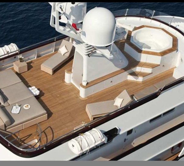 Sundeck With Jacuzzi