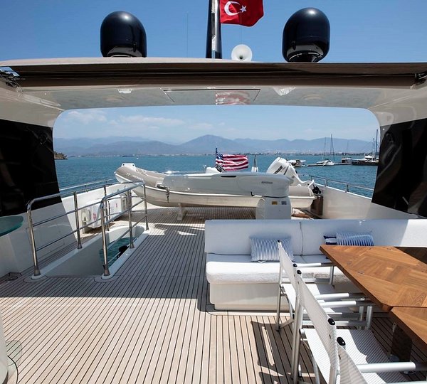 Sundeck With Tender On