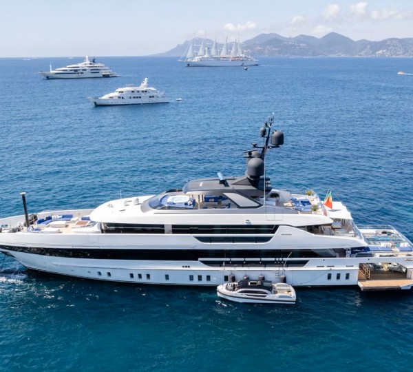 Superyacht ALULIM