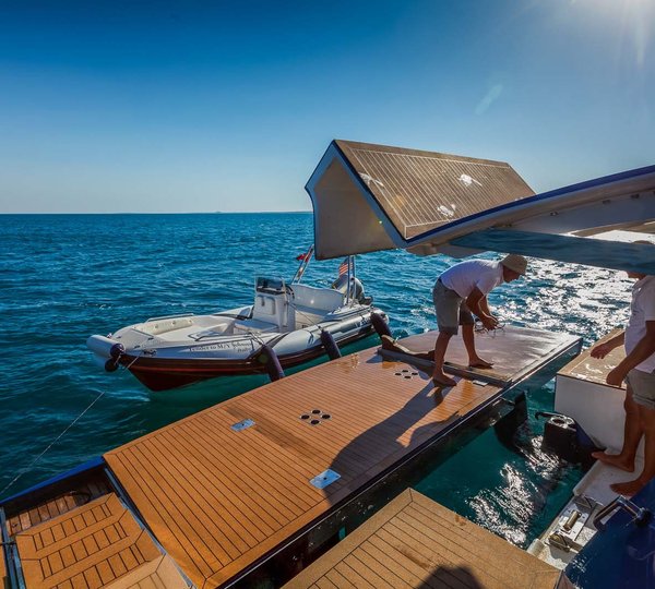 Swim Platform : Tender Launch