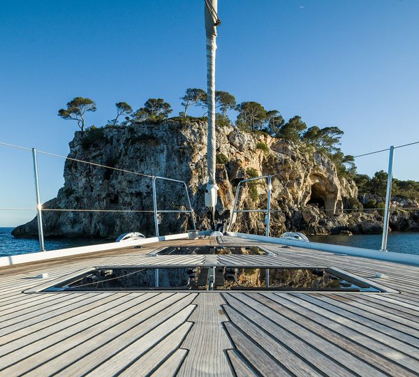 Flush hatches on the foredeck