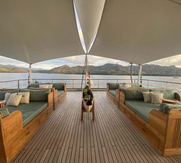 Top Deck - Kudanil - Jack Johns