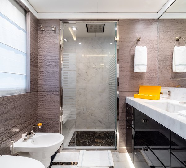 Twin Bathroom Detail