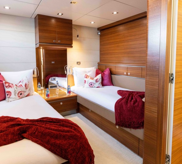 Twin Cabin  For Guests