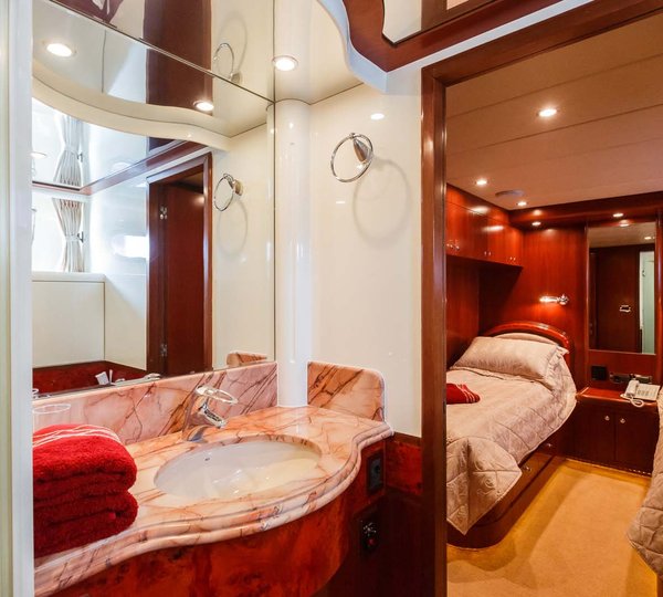 Twin Cabin With Bathroom