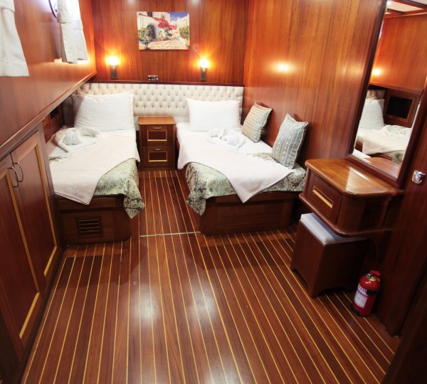 Twin Cabin With Beautiful Woodwork