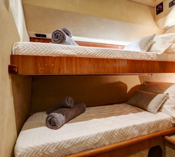 Twin Cabin With Lower And Upper Bed